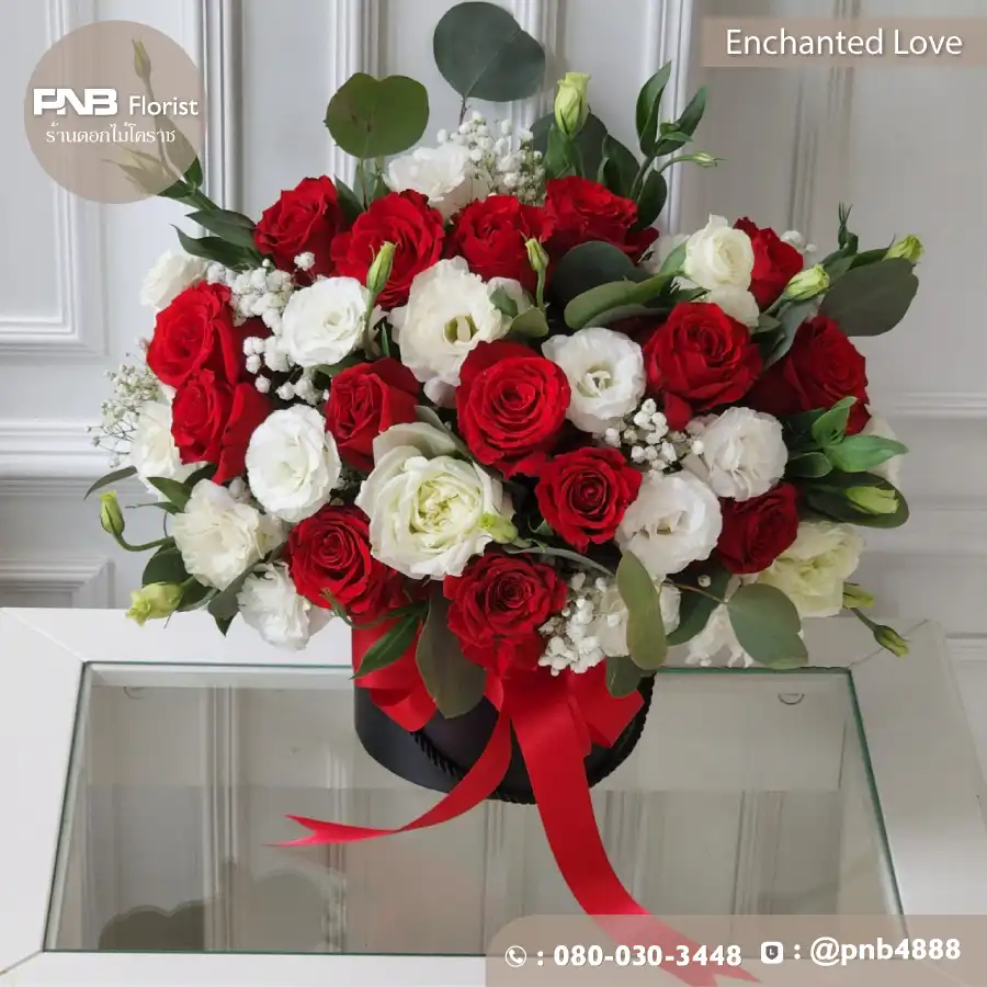 กล่องของขวัญดอกไม้ "Enchanted Love" โทนสีแดง-ขาว - ร้านดอกไม้โคราช