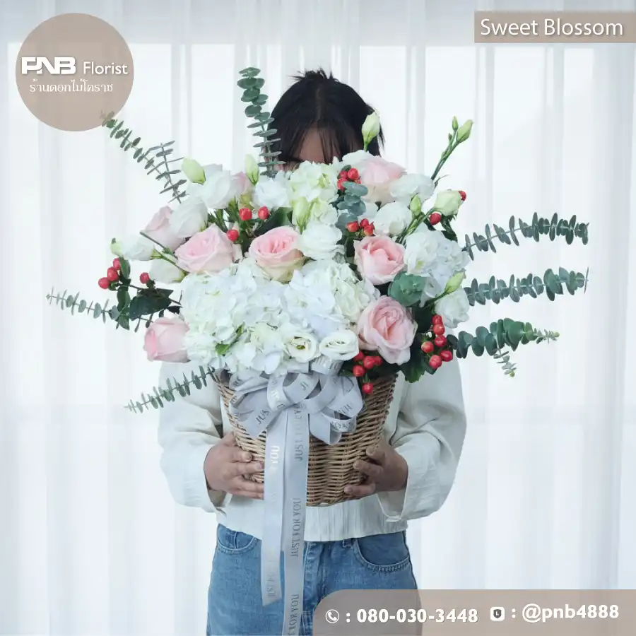 กระเช้าดอกไม้ "Sweet Blossom" ไฮเดรนเยียและกุหลาบชมพู - ร้านดอกไม้โคราช