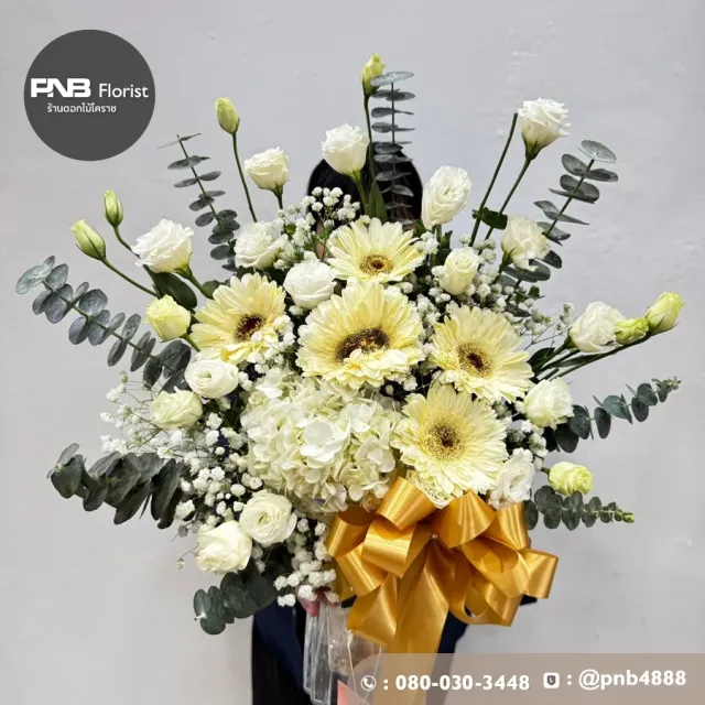 ภาพก่อนจัดส่ง แจกันดอกไม้สดโทนขาวเหลือง ดีไซน์พรีเมียม ร้านดอกไม้ PNB ฟลอริสท์ โคราช